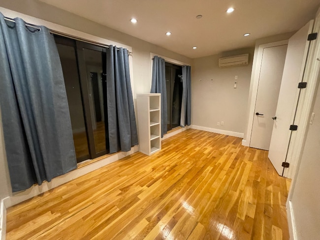 Foto del edificio - 11 W 128th St