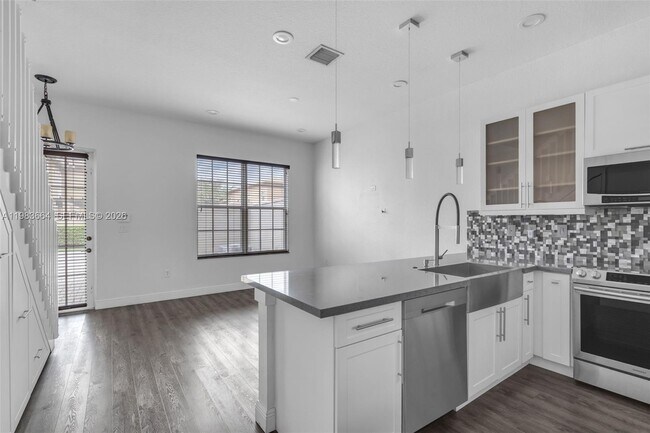 Foto del edificio - 624 SW 147th Ave