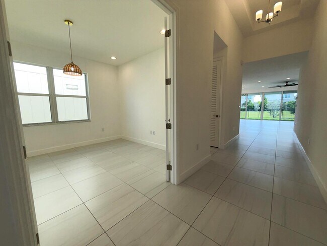 Foto del edificio - 1346 Harvester Xing