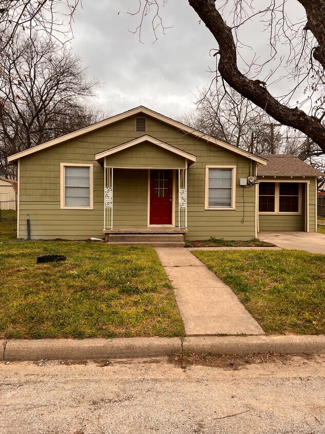 Foto principal - 110 W 2nd St