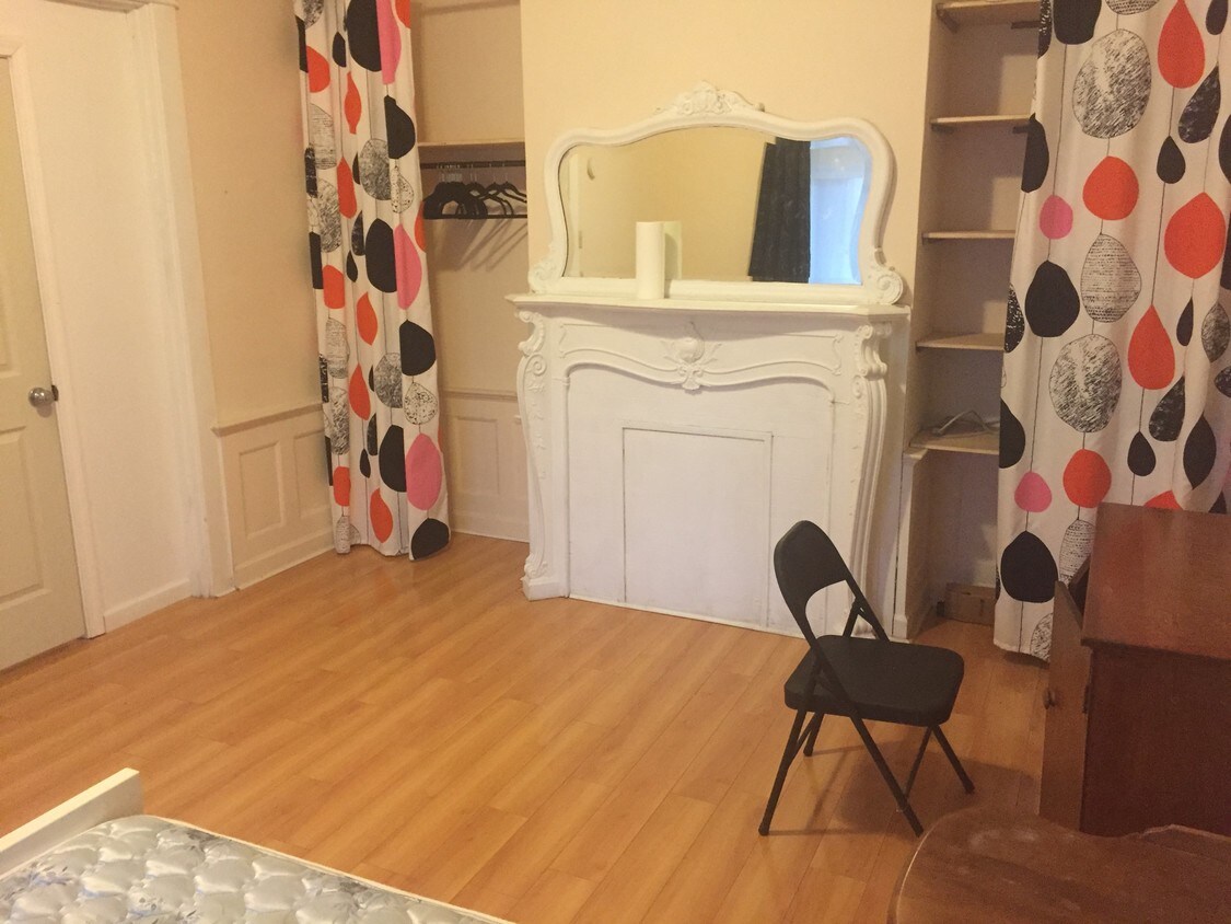 Room - 746 Broughton St
