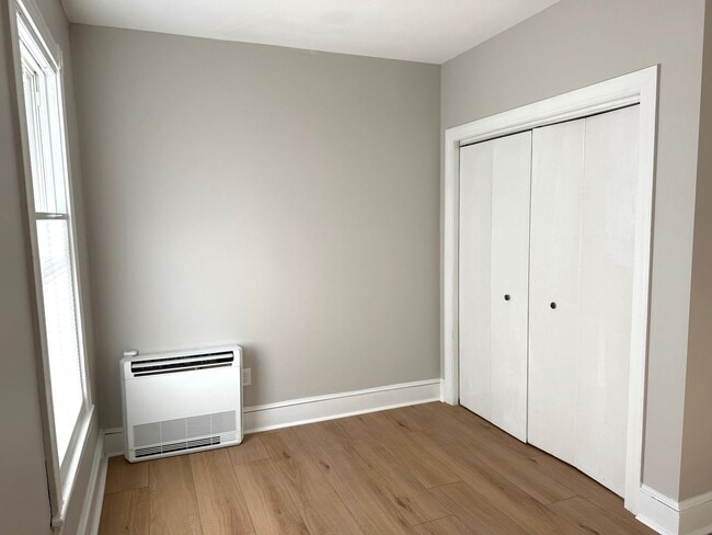 Building Photo - 130 Neal St