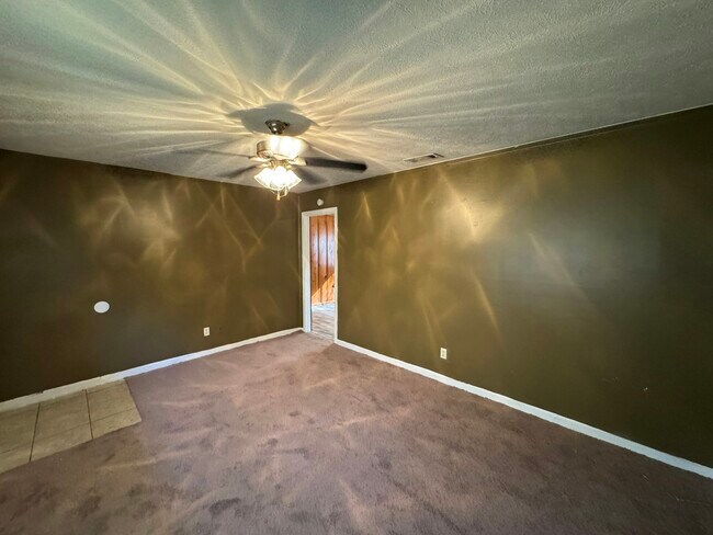 Foto del edificio - 1547 Dianne Dr