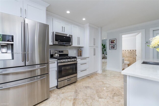 Building Photo - 4 br, 2.5 bath House - 14755 SW 123rd Ave
