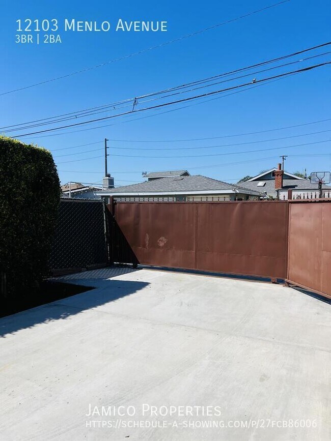 Foto del edificio - 12103 Menlo Ave