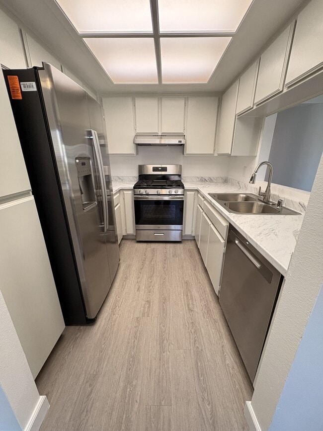 Foto del edificio - 2079 Lakeridge Cir