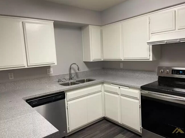 Foto del edificio - 3620 Rosemary Ct