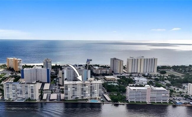 Foto del edificio - 299 N Riverside Dr
