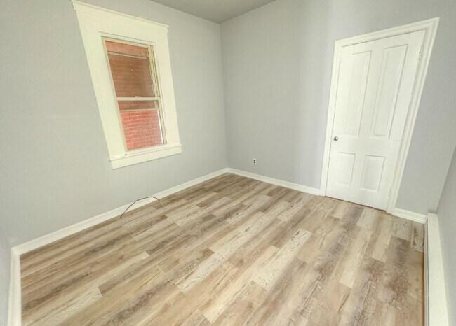 Foto del edificio - 321 W Broad St