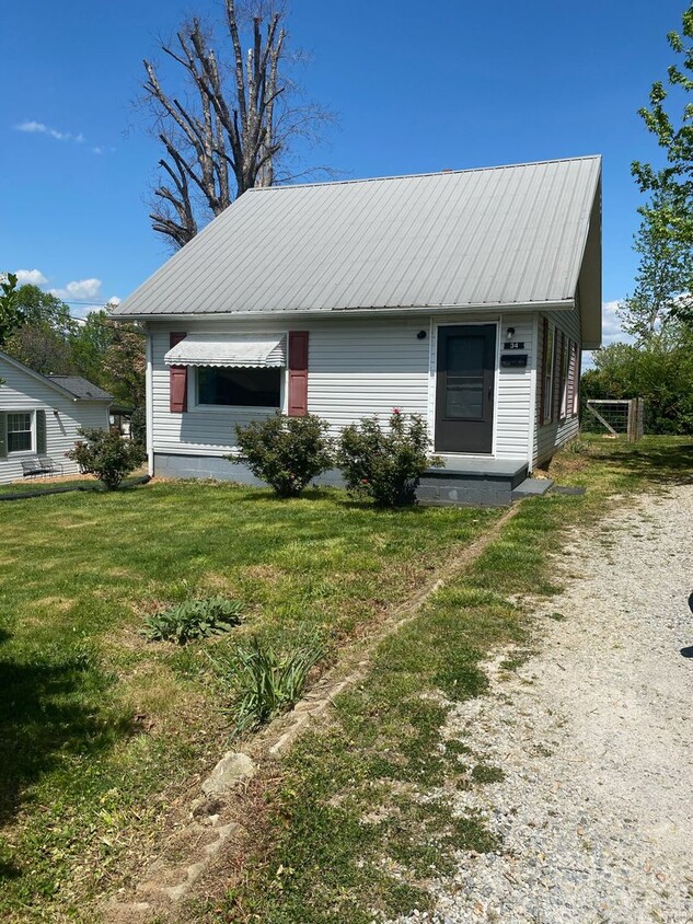 Primary Photo - Home in Marion available now! Looking for ...