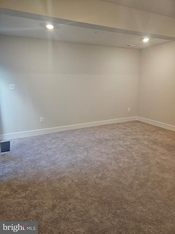 Building Photo - 5676-BASEMENT Lewis Carroll Dr