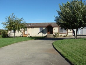 Building Photo - 905 Plumas Ave