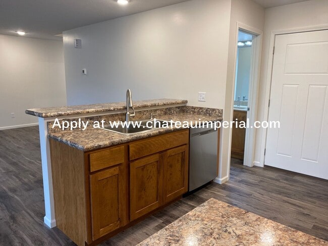 Building Photo - 600 N Bowen Ave