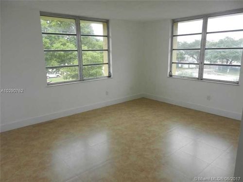 Building Photo - 3253 Foxcroft Rd