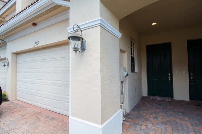 Building Photo - 255 SW Walking Path  Stuart Fl 34997