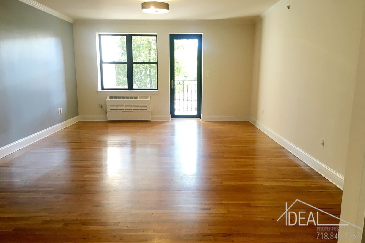 Foto principal - NO FEE! Large Pet-Friendly 2BR in Park Slope!