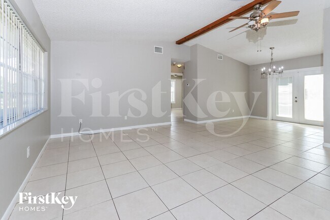 Foto del edificio - 650 NW Selvitz Rd