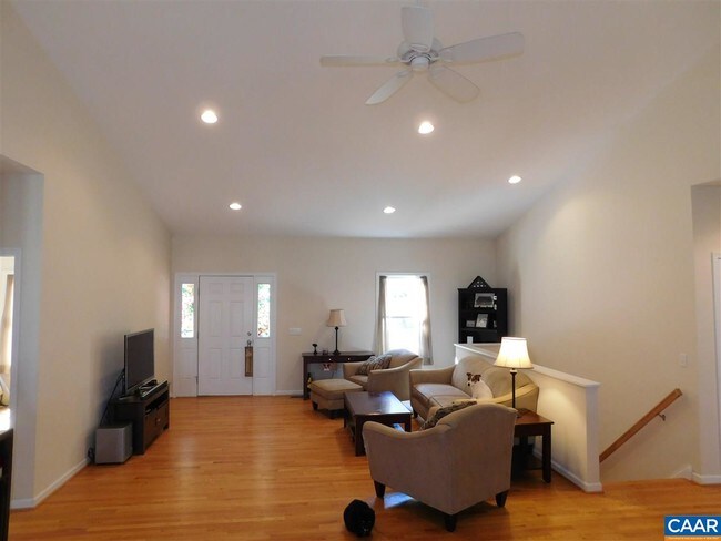 Foto del edificio - 30 Farmview Rd