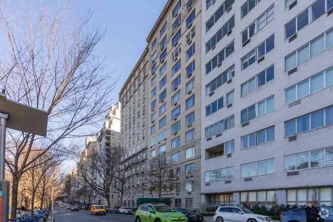 Building Photo - 920 Fifth Ave