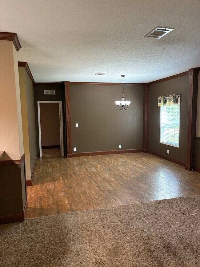 Foto del edificio - 1230 Parker Creek Rd