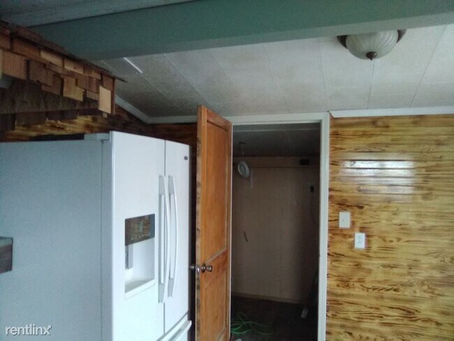 Building Photo - 4 br, 2 bath House - 624 Roberts Avenue