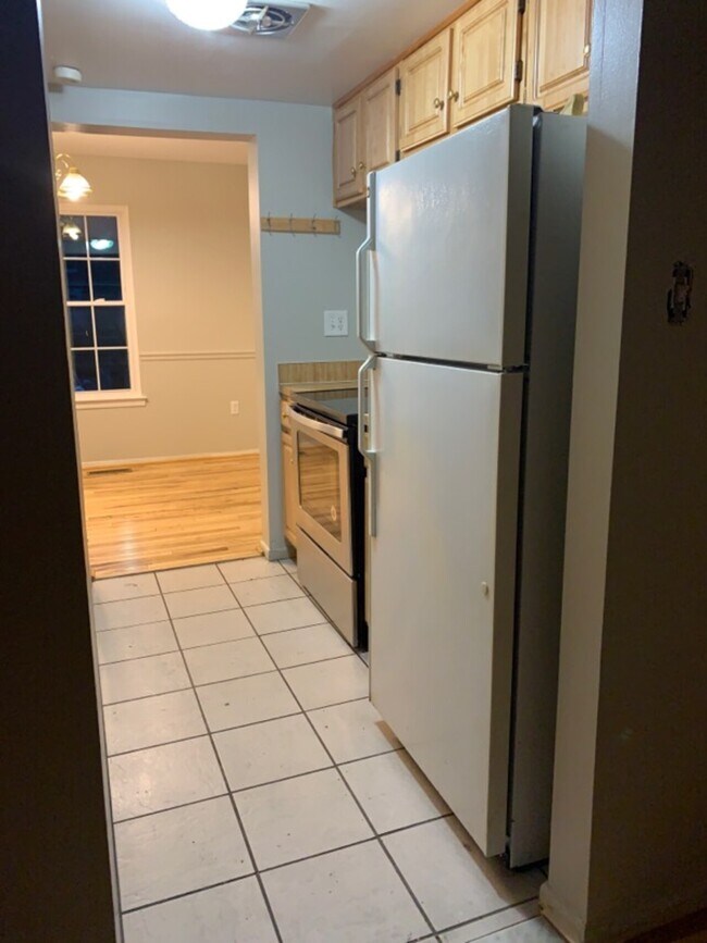 Building Photo - 1819 Jaybird Court