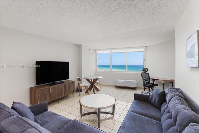 Foto del edificio - 7135 Collins Ave