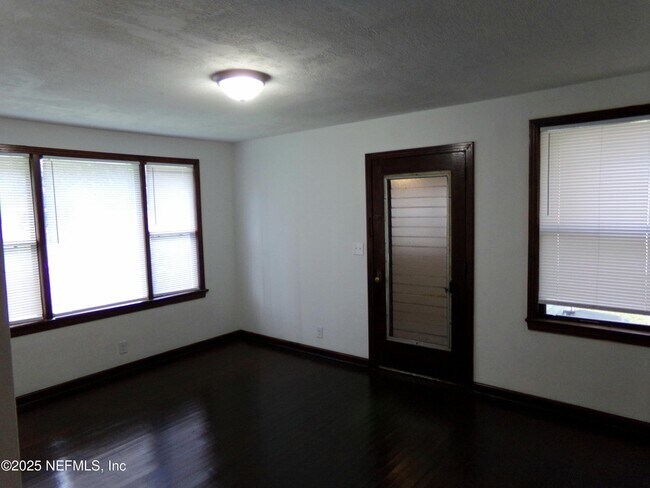 Building Photo - 2456 Ellington Ave
