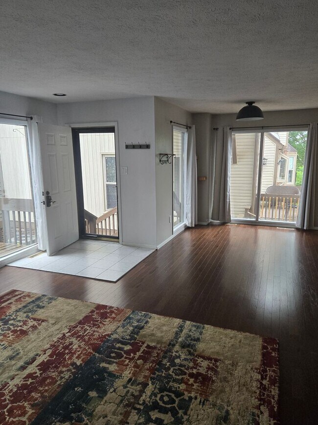 Building Photo - Monroeville Townhome for rent