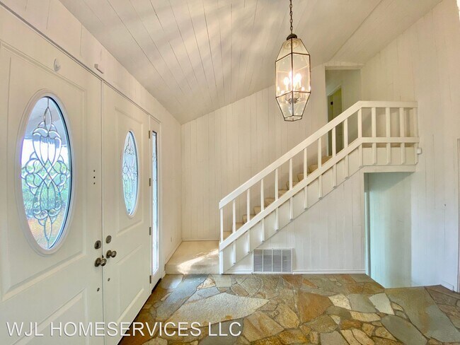 Building Photo - 4 br, 2.5 bath House - 1818 121st Ave SE