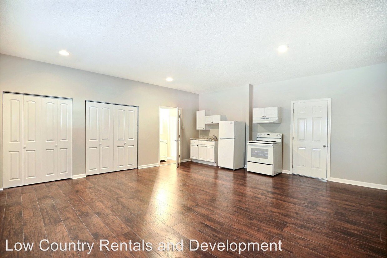 Foto principal - 708 W Victory Dr