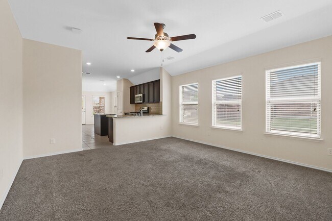 Building Photo - Welcome to this charming 3-bedroom, 2-bath...