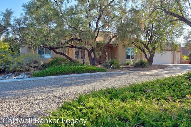 Foto del edificio - 4 br, 3 bath House - 11821 San Rafael NE