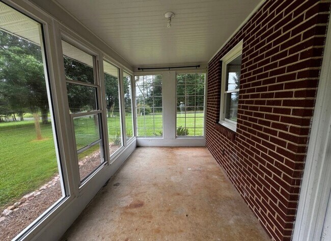 Foto del edificio - 4011 Rolling Hill Dr