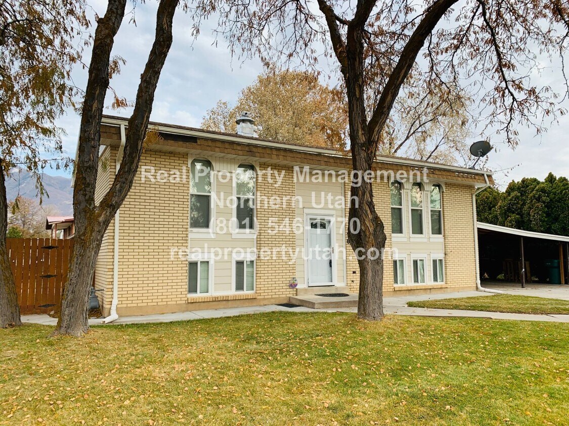 Primary Photo - 4 Bedroom 2 Bath Layton Home Now Available!