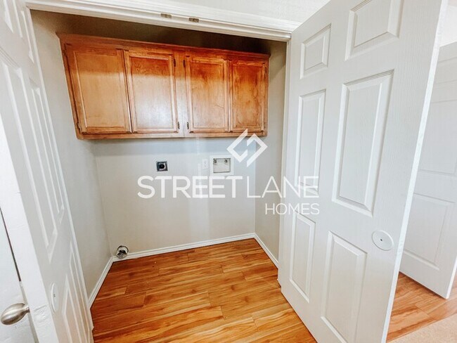 Building Photo - Charming 3 Bedroom, 2 Bath Half Duplex in ...