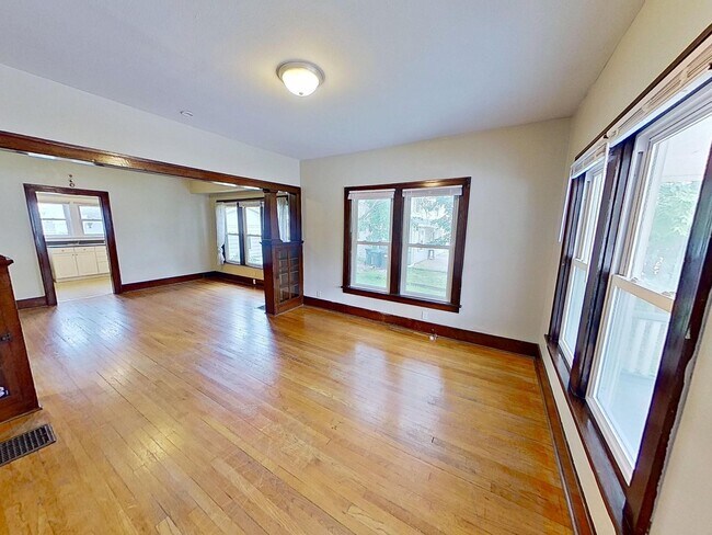 Foto del edificio - 709 E Main St