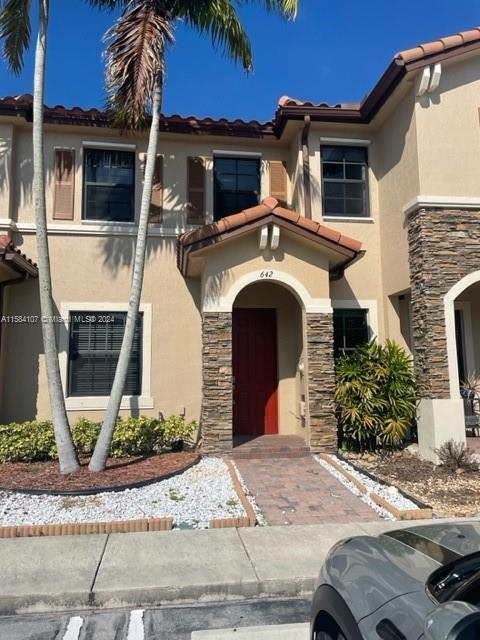 Foto principal - 642 SE 32nd Ave