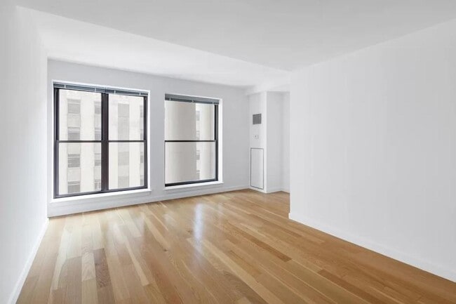 Building Photo - 3 bedroom in New York NY 10005