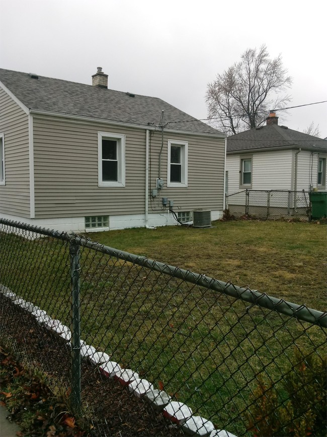 Building Photo - 13553 Pearl - 1
