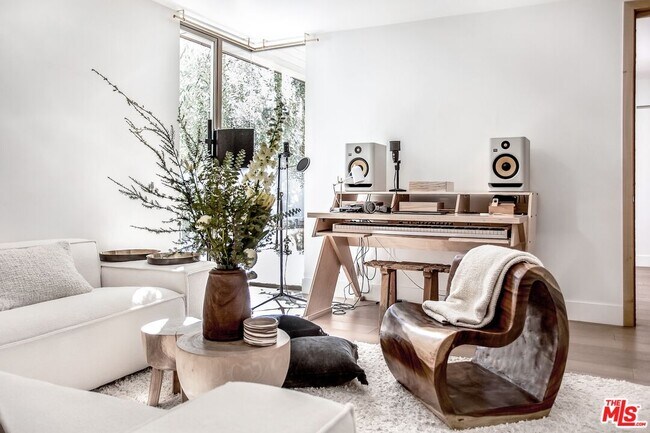 Foto del edificio - 3539 Beverly Ridge Dr