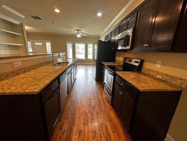 Foto del edificio - LEASING FOR AUGUST 2026! CALL TO SECURE YOUR SPOT TODAY!