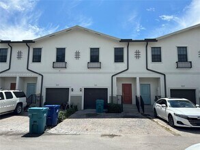 Building Photo - 721 SW 11th St