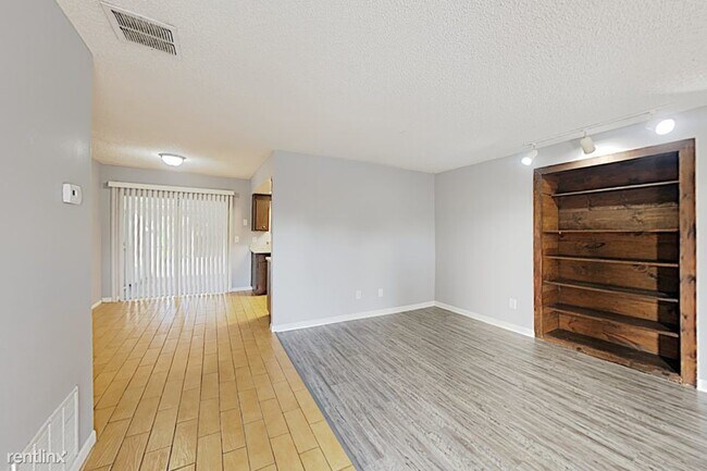 Building Photo - 3698 Trianon Dr