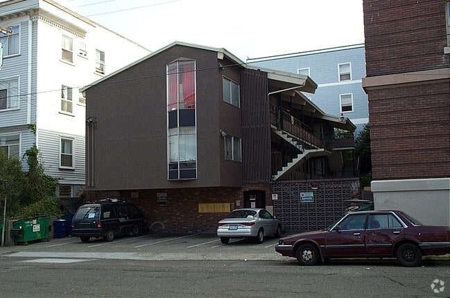 Building Photo - 1718 Summit Ave