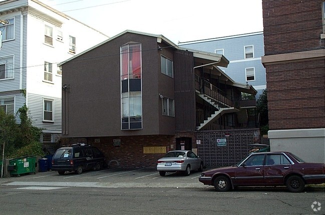 Primary Photo - 1718 Summit Ave