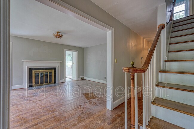 Foto del edificio - 925 Brentwood Dr