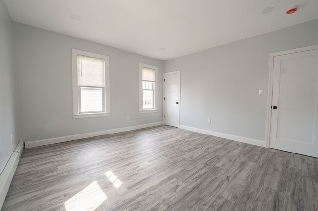 Photo - 194 N Chestnut St Apartment