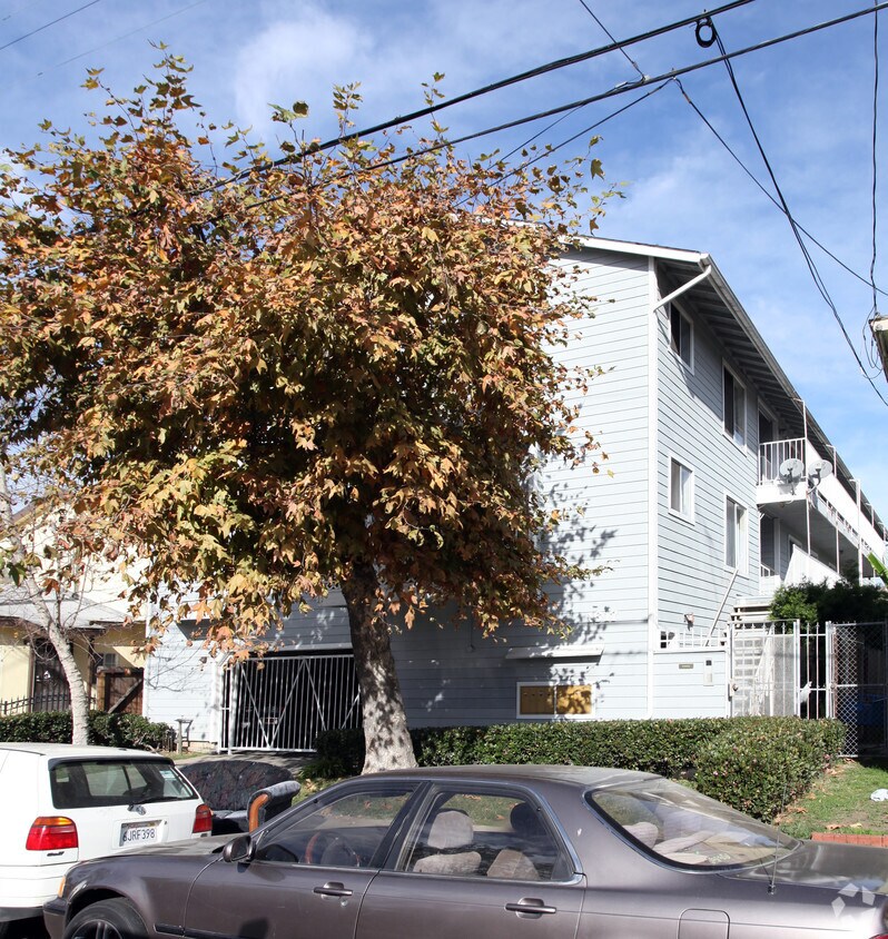 Building Photo - 1617 E 6th St
