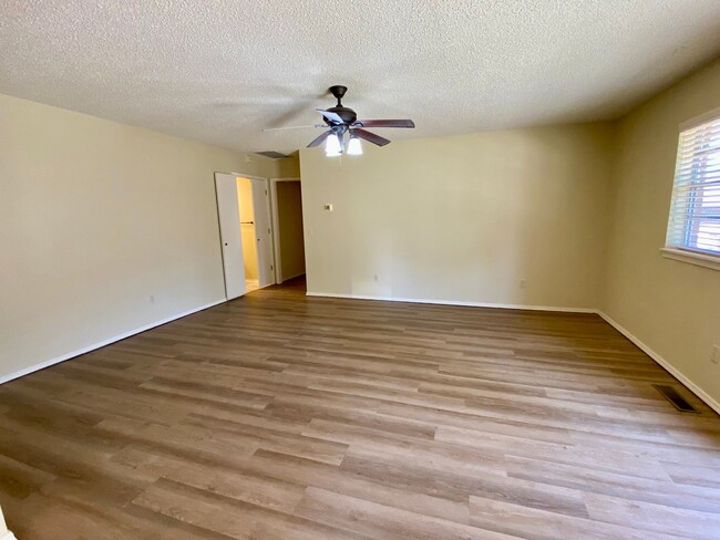 Foto del edificio - Quiet 2 Bed, 1 Bath in Edmond